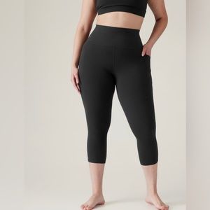 NWT-Athleta Black Salutation Stash Pocket II Capri, Size 1X